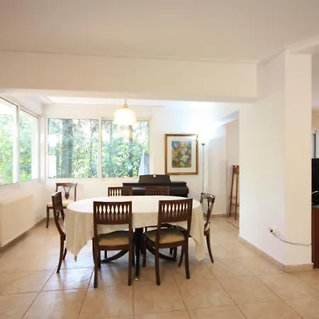 2 Bdr Park View - 130m2 & Private Patio アパート *
