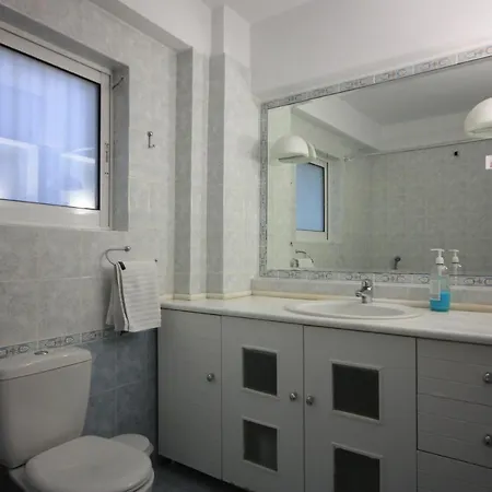 2 Bdr Park View - 130m2 & Private Patio アテネ