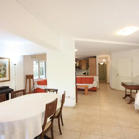 2 Bdr Park View - 130m2 & Private Patio * アテネ